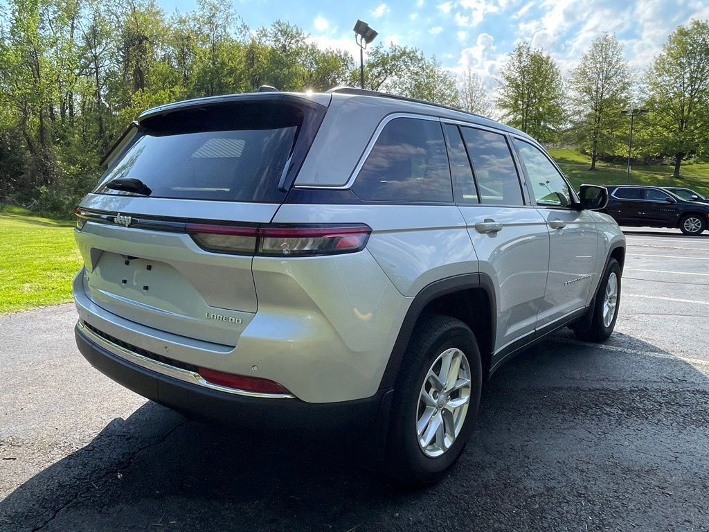 Used 2024 Jeep Grand Cherokee Laredo X w/ Luxury Tech Group I AWD/4WD image 3