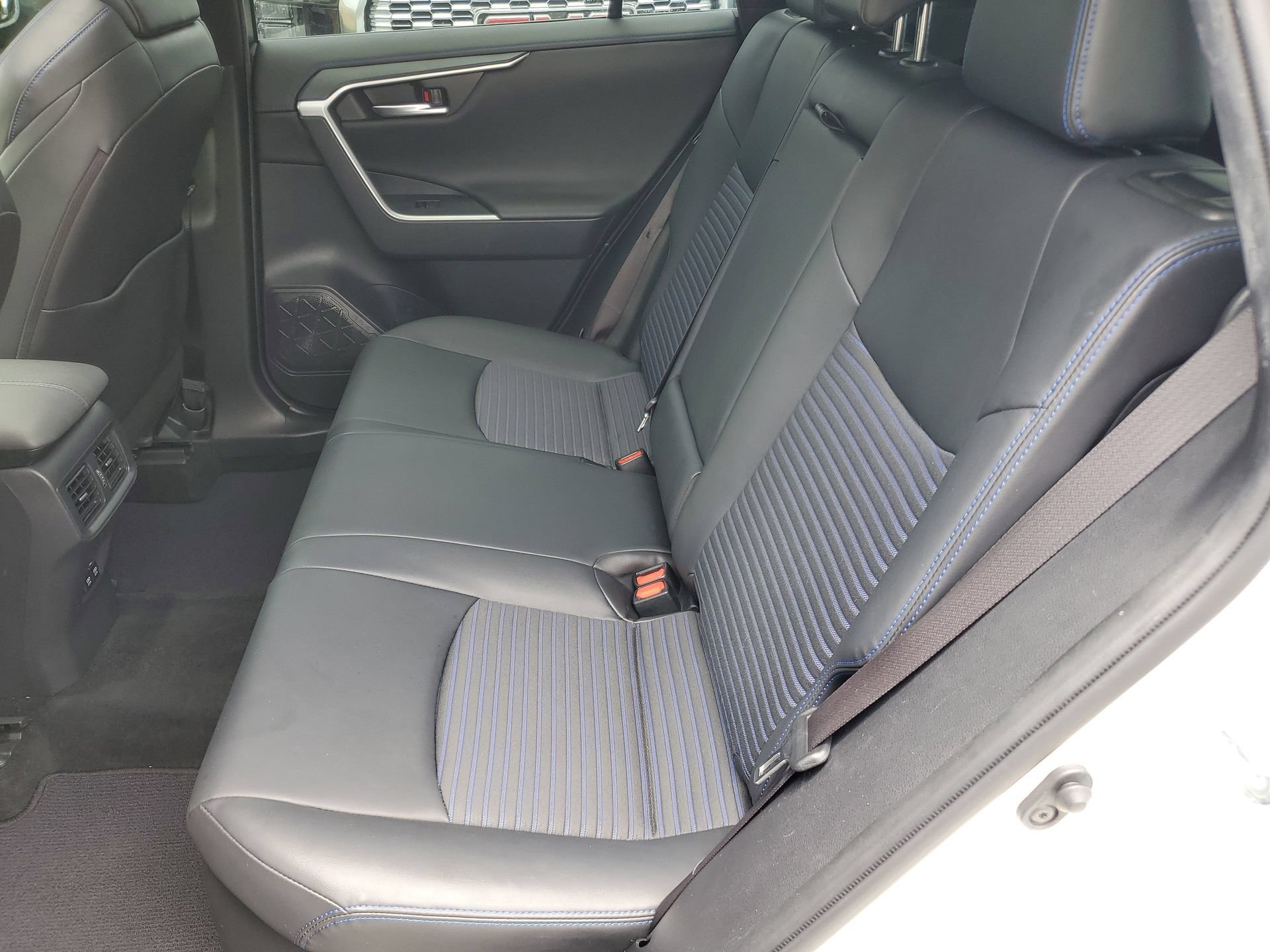 Used 2019 Toyota RAV4 XSE w/ XSE Weather Package AWD/4WD image 15