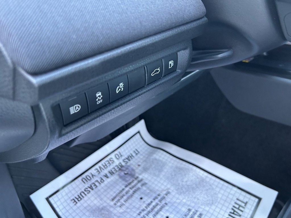 Used 2025 Toyota Camry LE w/ Convenience Package image 8