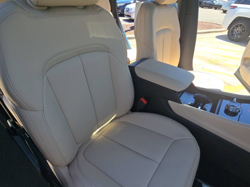 New 2026 Jeep Grand Cherokee Limited w/ Luxury Tech Group II AWD/4WD image 10