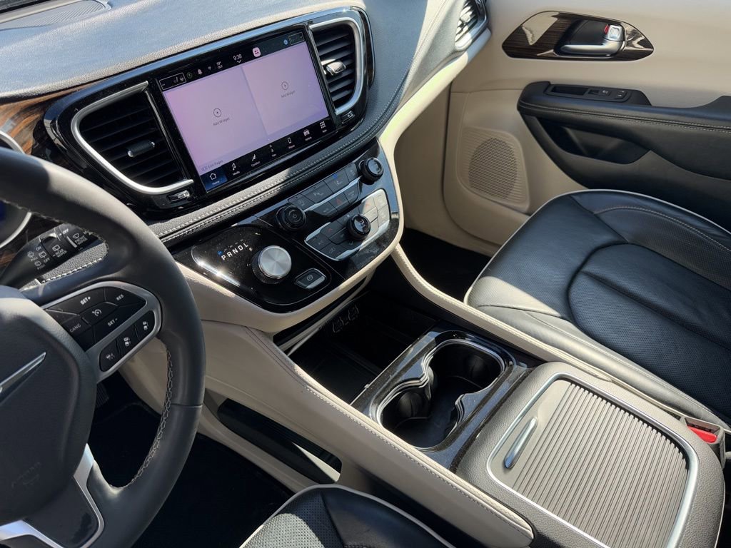 Used 2023 Chrysler Pacifica Limited FWD image 33