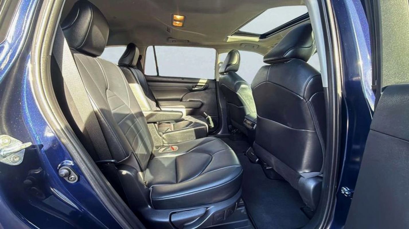 Used 2021 Toyota Highlander XLE image 16