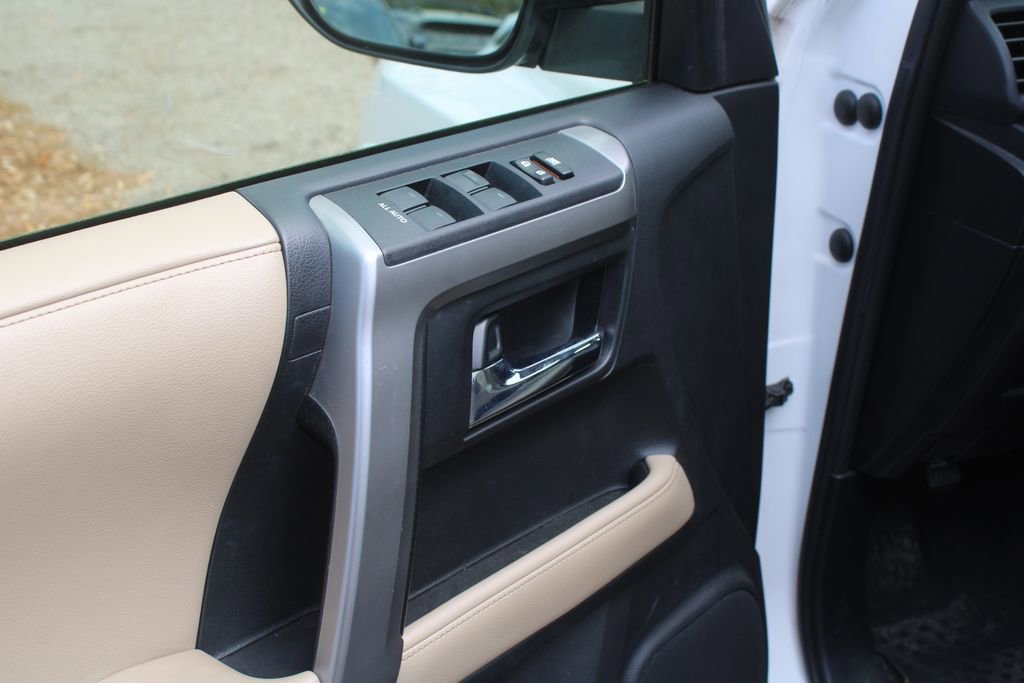 Used 2018 Toyota 4Runner SR5 Premium image 18