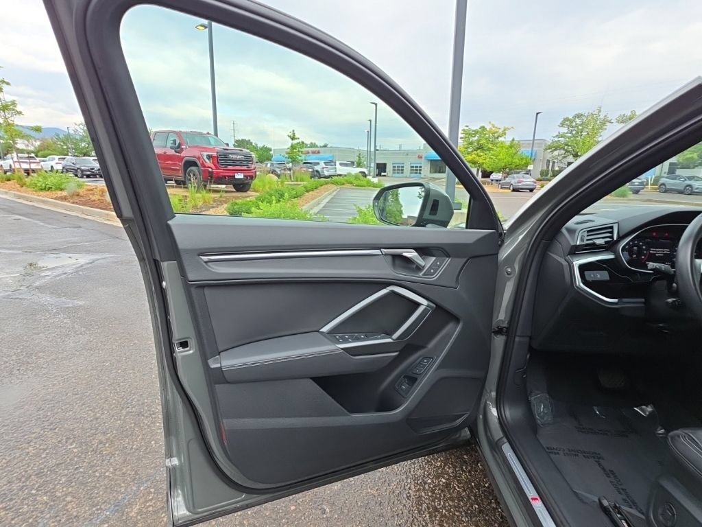 Used 2023 Audi Q3 2.0T Premium Plus w/ Premium Plus Package AWD/4WD image 9