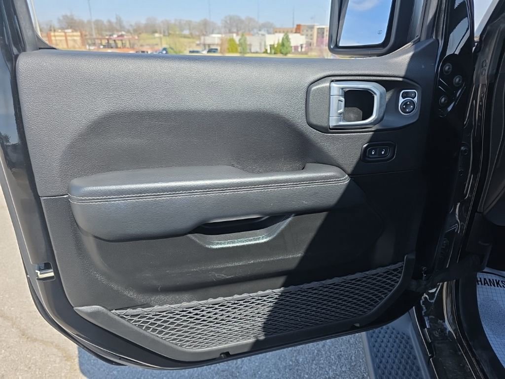 Used 2023 Jeep Wrangler Sahara image 9