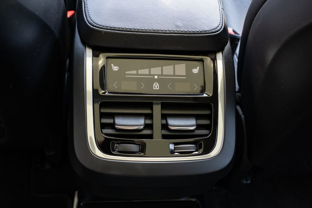 Used 2023 Volvo XC90 B6 Plus AWD/4WD image 9