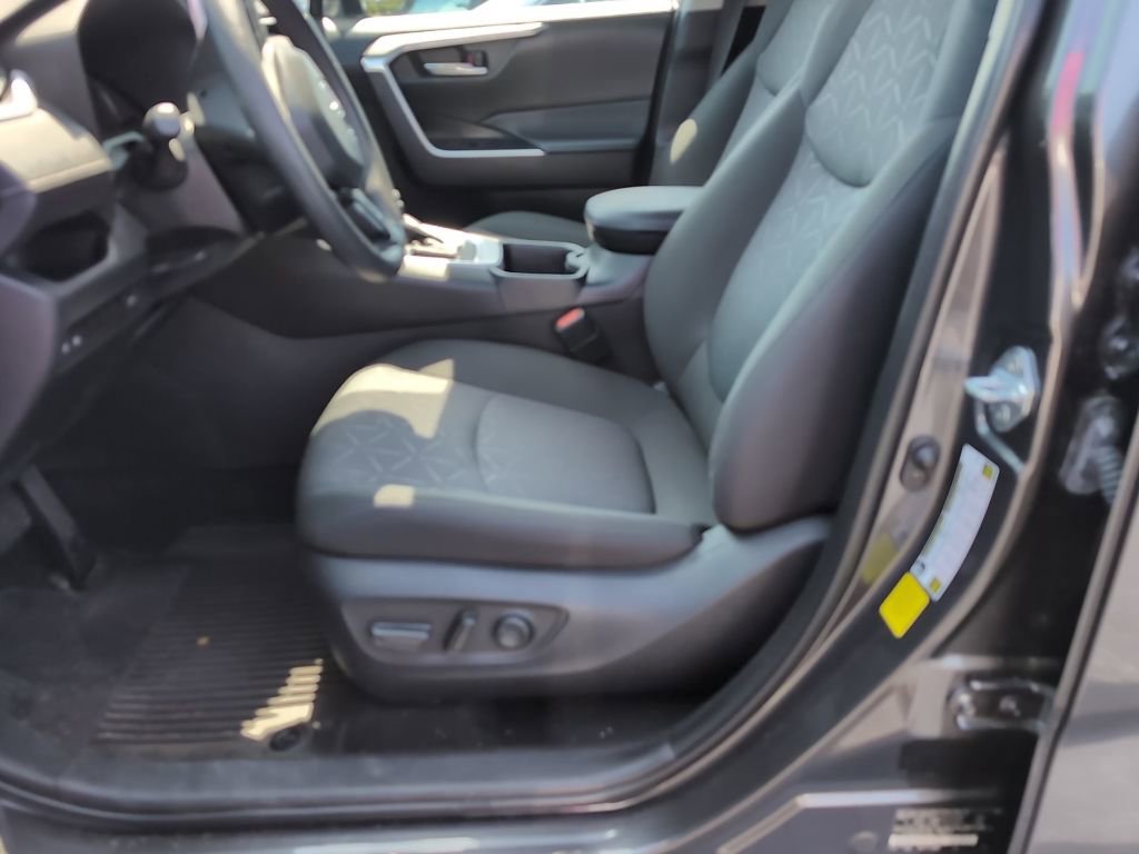 Used 2023 Toyota RAV4 XLE w/ Convenience Package image 7