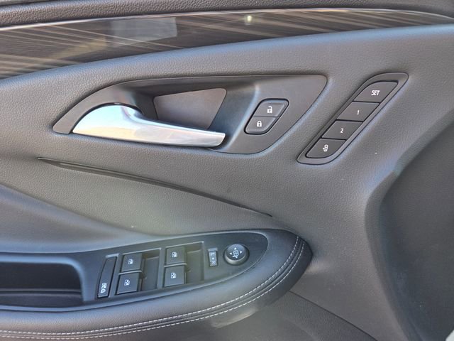 Used 2020 Buick Envision Essence AWD/4WD image 14