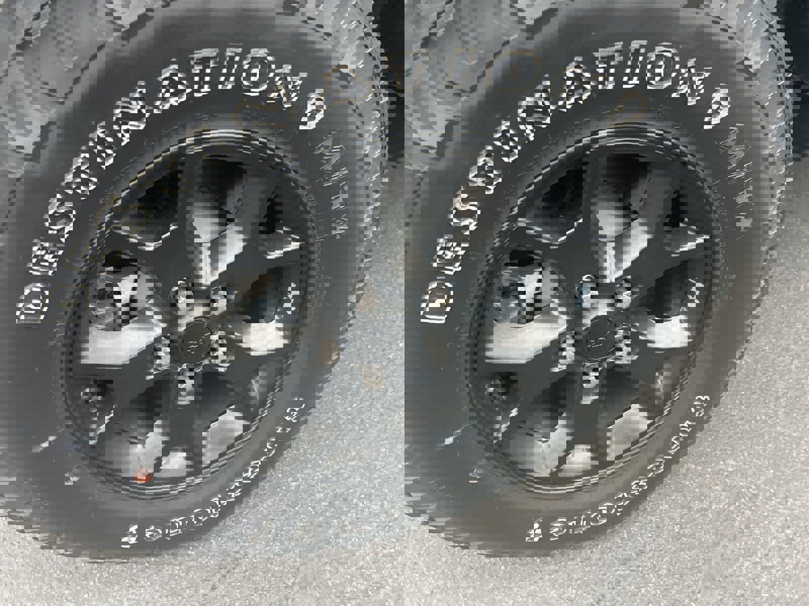 Used 2023 Jeep Wrangler Unlimited w/ Dual Top Group image 29