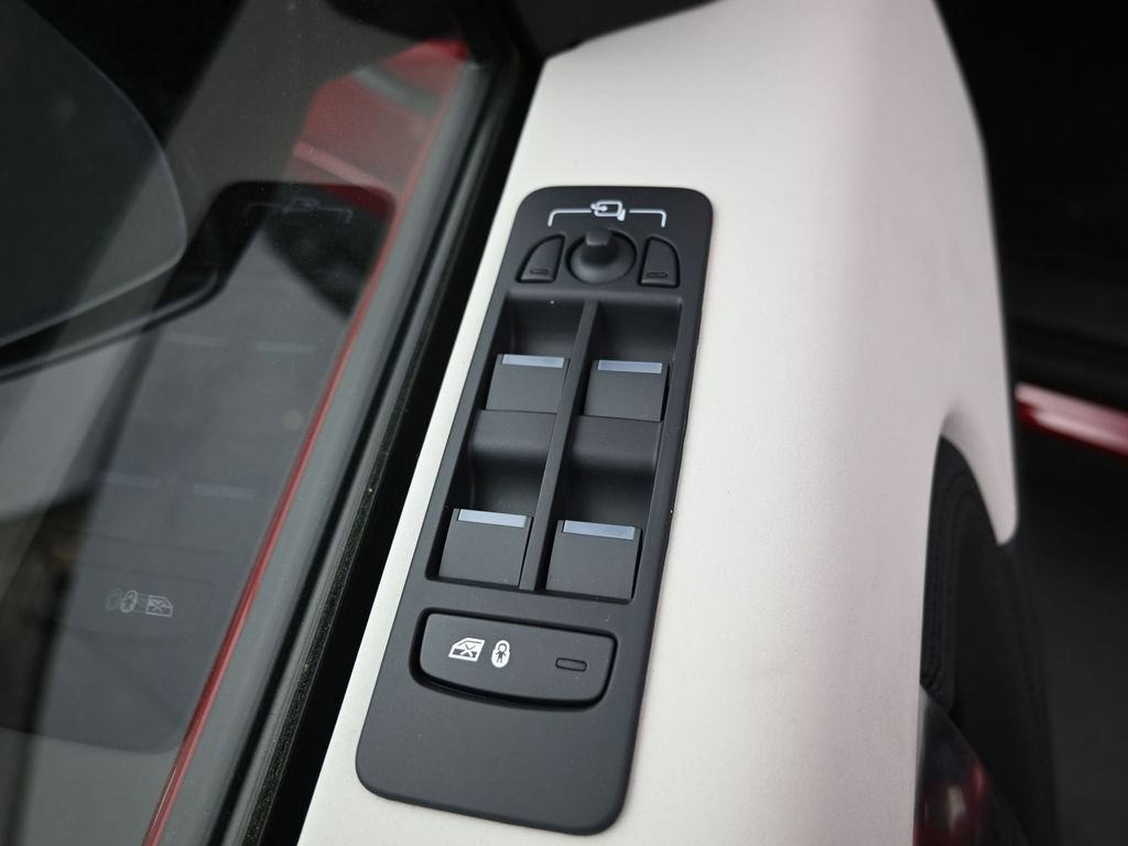 Used 2025 Land Rover Discovery Sport S image 20