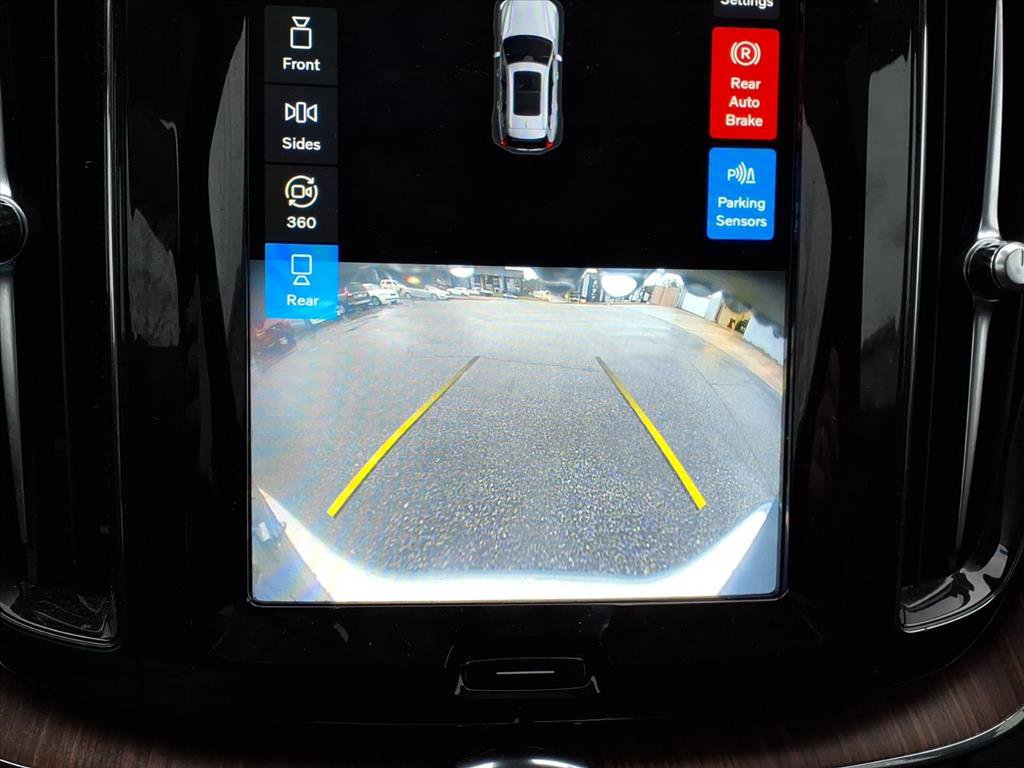 Certified 2023 Volvo XC60 B5 Plus w/ Climate Package image 15