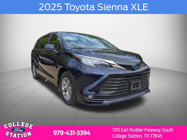 Used 2025 Toyota Sienna XLE FWD image 1