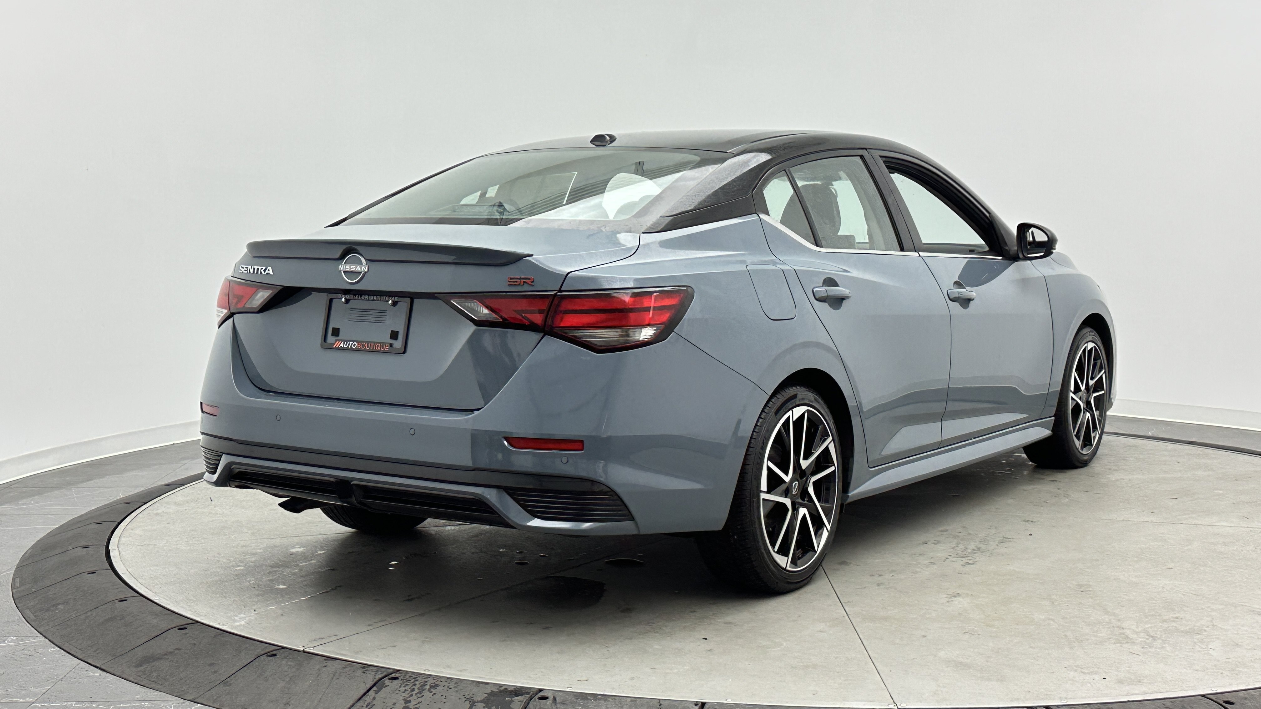 Used 2025 Nissan Sentra SR FWD image 7