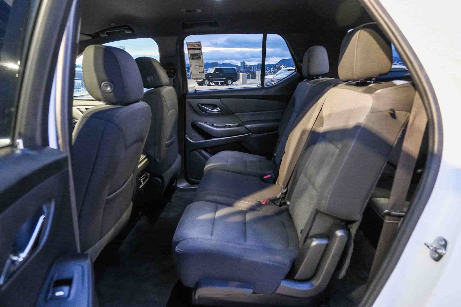 Used 2023 Chevrolet Traverse LT FWD image 19