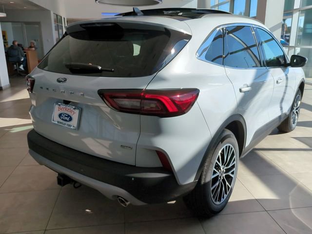 New 2025 Ford Escape SE w/ Class II Trailer Tow Package image 3
