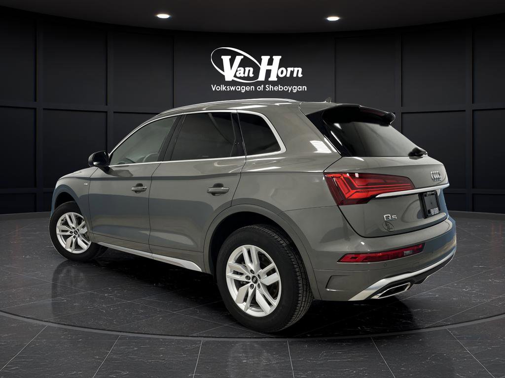 Used 2023 Audi Q5 2.0T Premium w/ Convenience Package image 3
