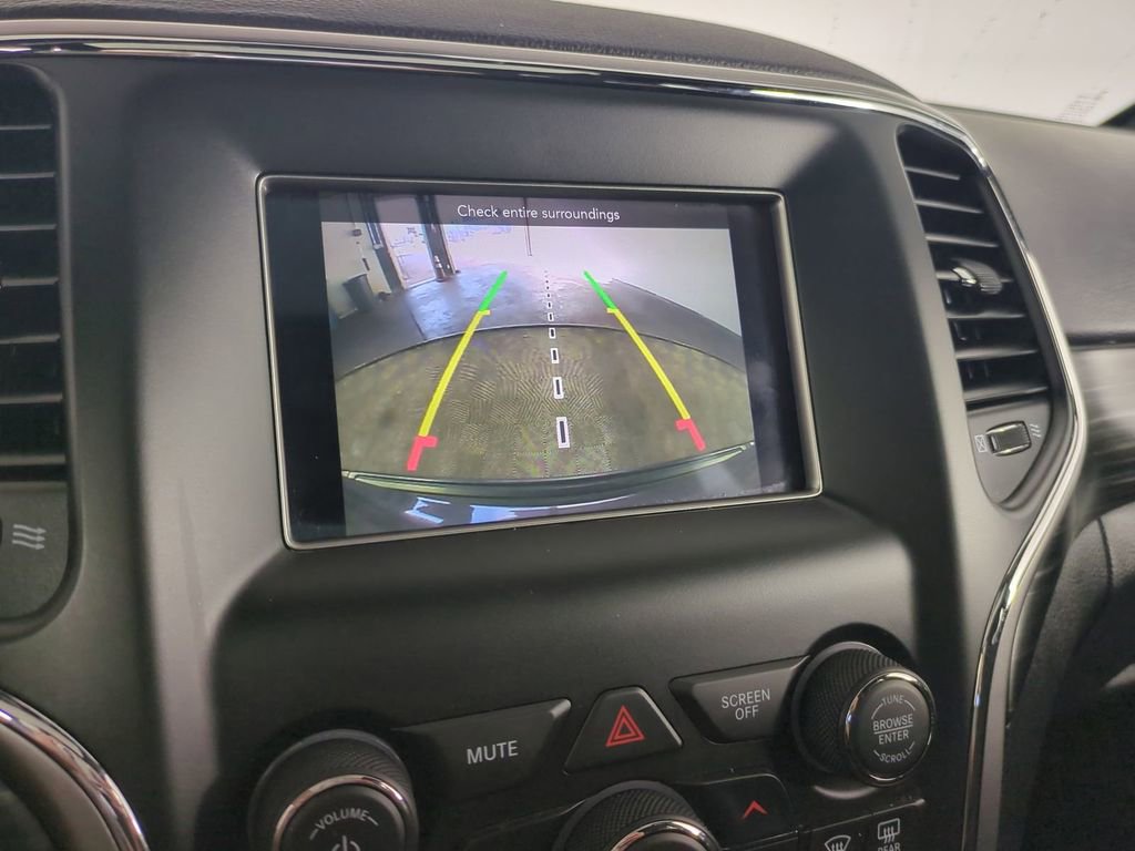 Used 2020 Jeep Grand Cherokee Laredo image 24