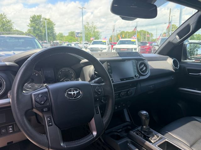 Used 2020 Toyota Tacoma TRD Off-Road w/ TRD Premium Off Road Package AWD/4WD image 12