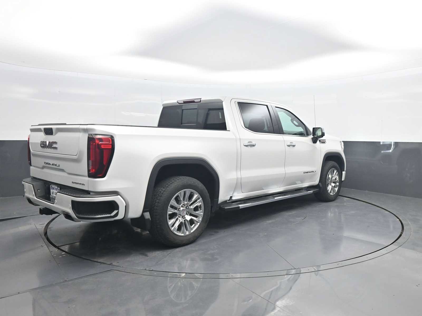 Used 2021 GMC Sierra 1500 Denali w/ Driver Alert Package II AWD/4WD image 8