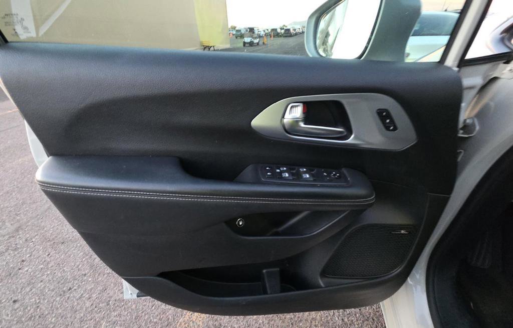 Used 2020 Chrysler Pacifica Limited w/ Advanced Safetytec Group image 8