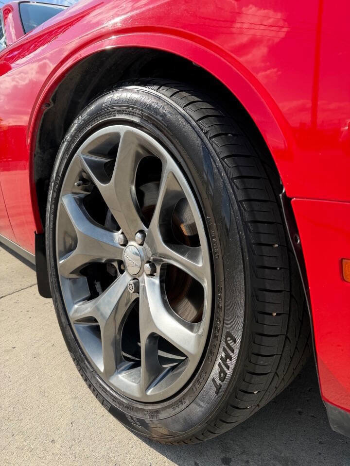 Used 2015 Dodge Challenger SXT Plus w/ Technology Group RWD image 6