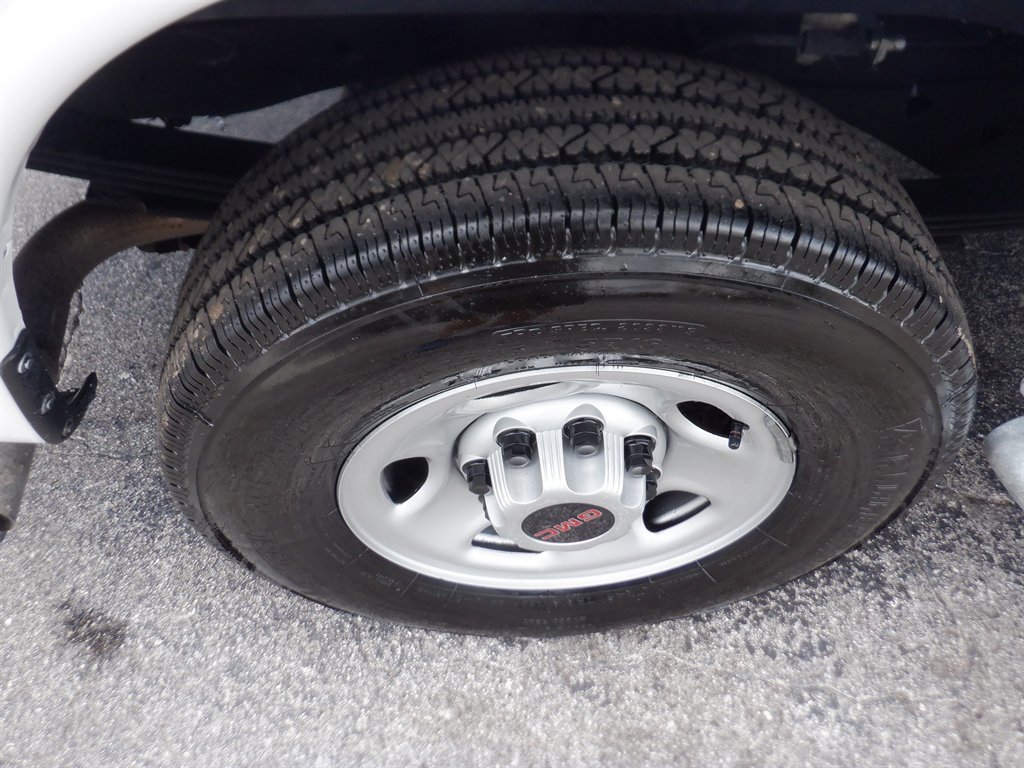 Used 2023 GMC Savana 2500 G2500 w/ Driver Convenience Package image 7