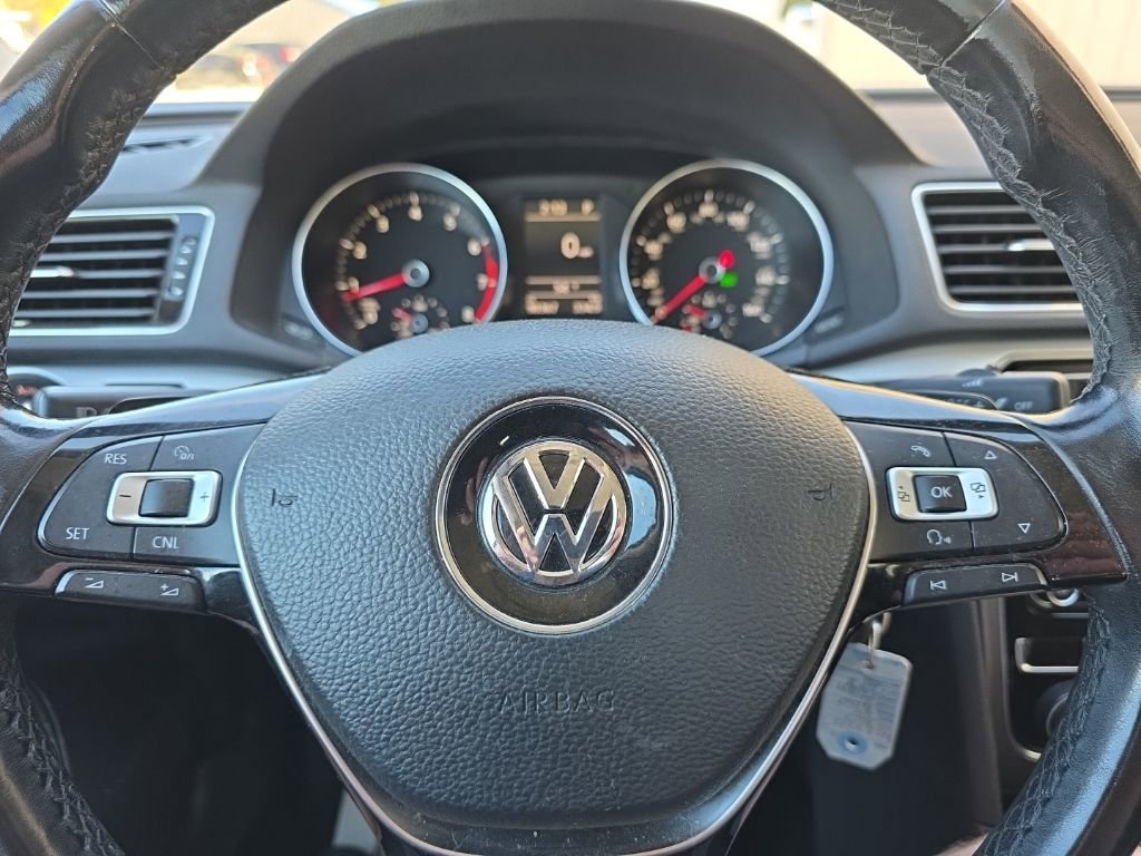 Used 2017 Volkswagen Passat 1.8T R-Line image 17