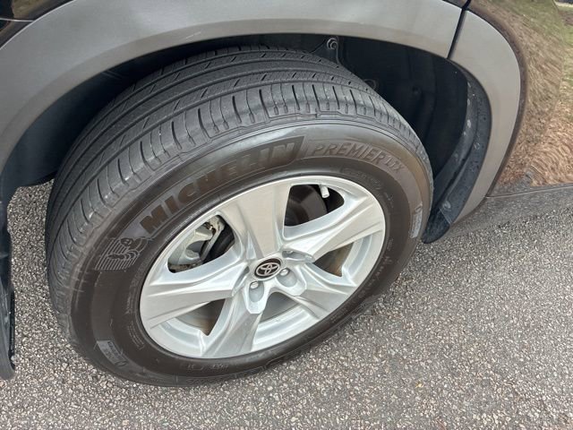 Used 2024 Toyota Highlander LE image 16