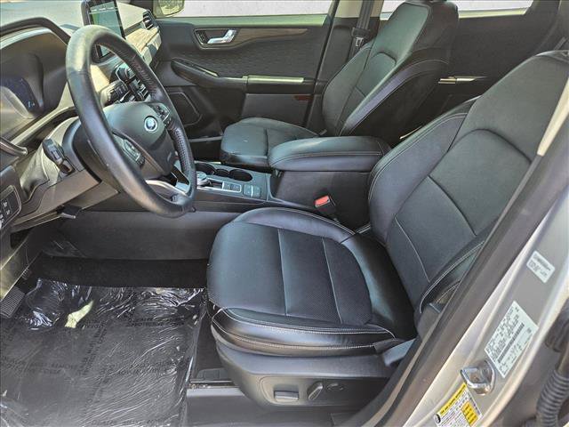 Used 2020 Ford Escape Titanium AWD/4WD image 17