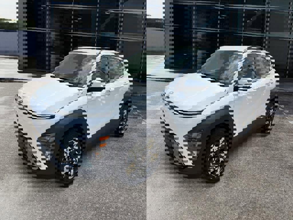 Used 2025 Hyundai Kona SEL image 3