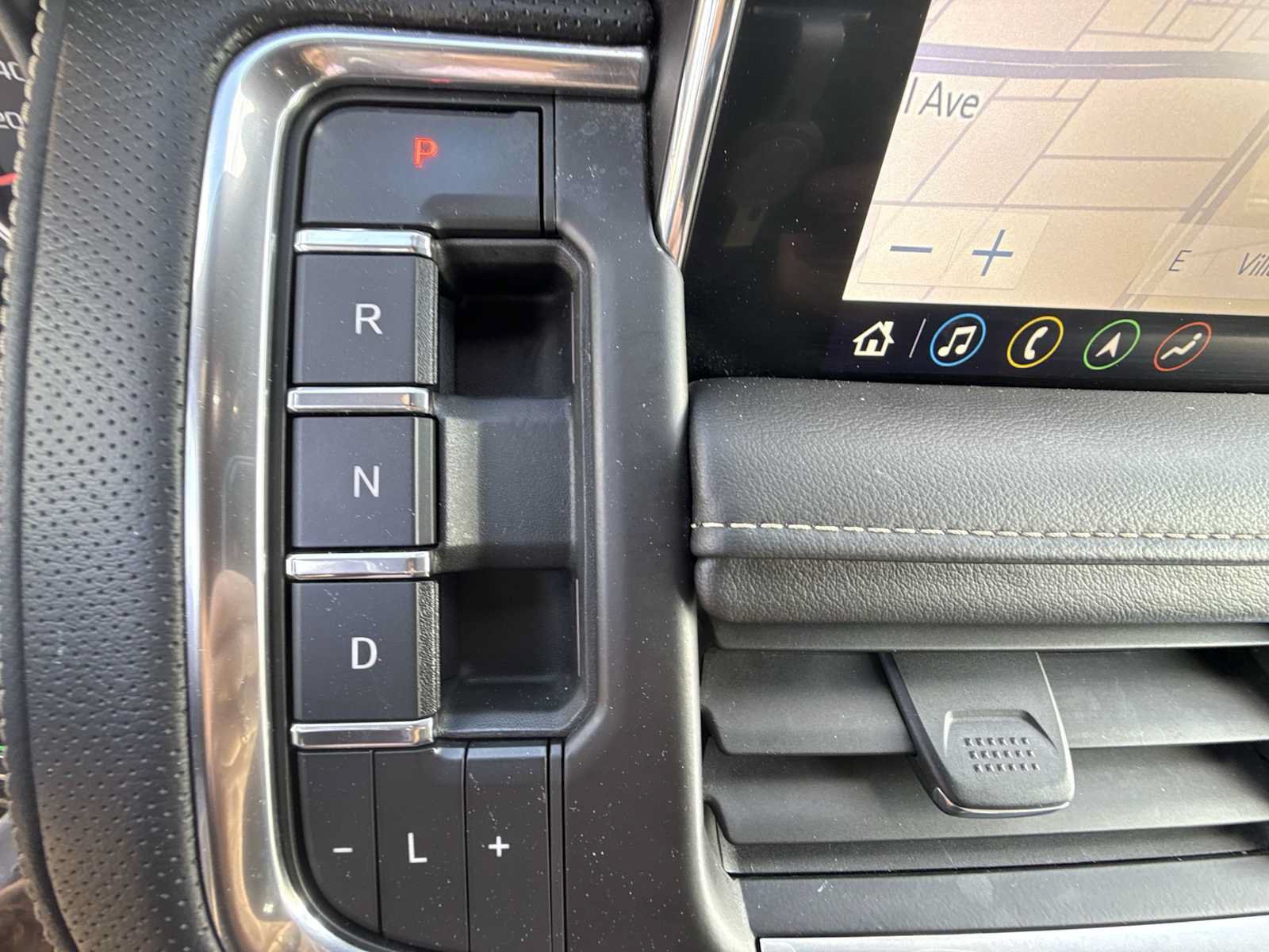 Certified 2021 Chevrolet Suburban Premier AWD/4WD image 16