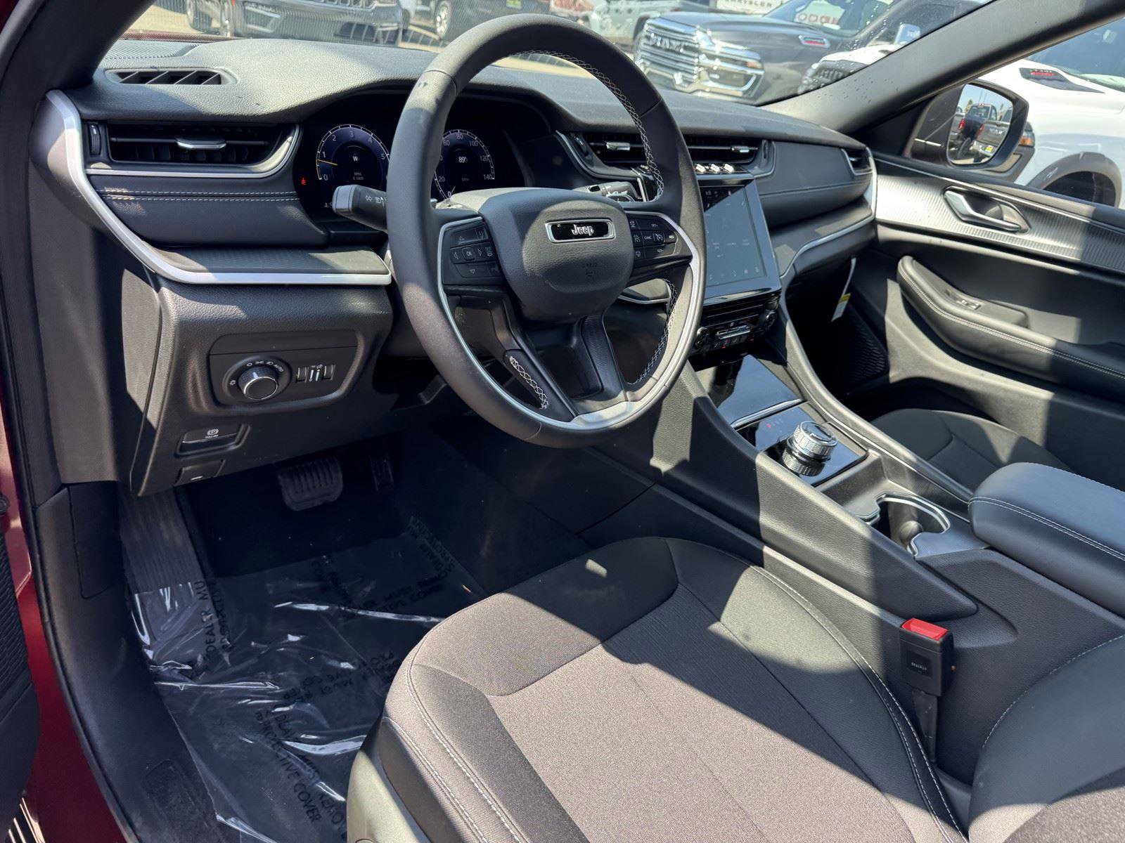 New 2025 Jeep Grand Cherokee L Laredo AWD/4WD image 11
