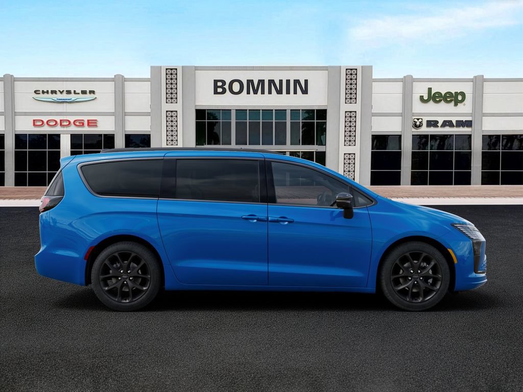New 2027 Chrysler Pacifica Limited FWD image 21