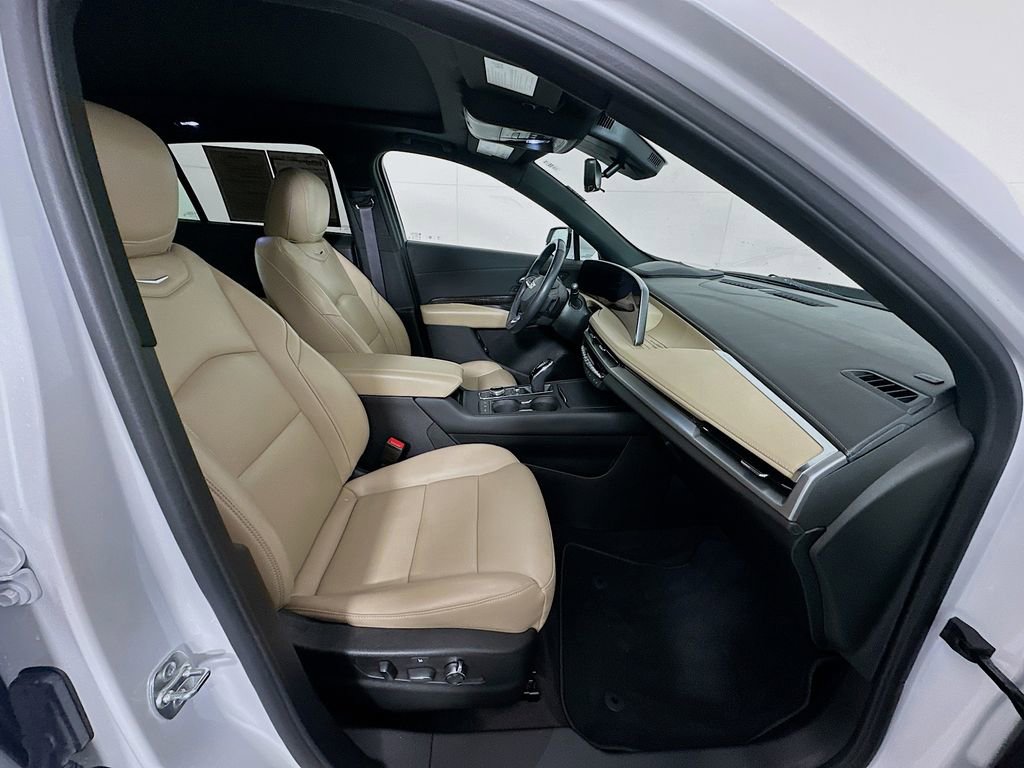 Used 2024 Cadillac XT4 Premium Luxury w/ Technology Package image 29