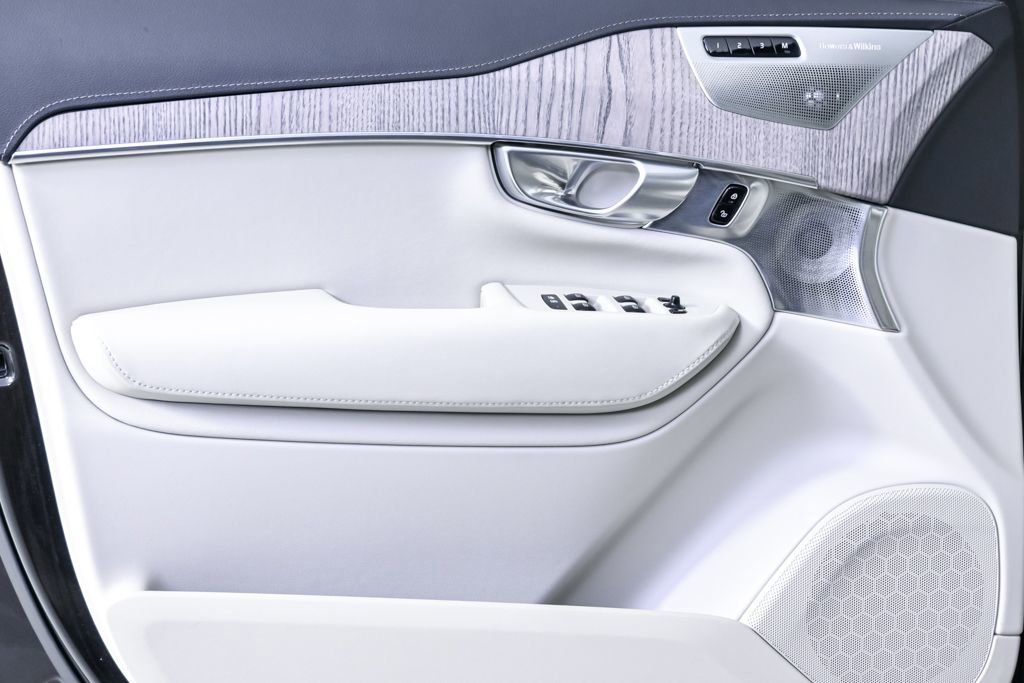 Certified 2024 Volvo XC90 B6 Ultimate w/ Protection Package image 8