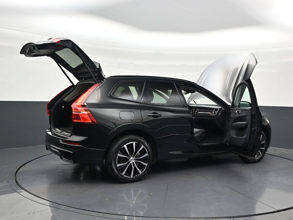 Certified 2024 Volvo XC60 B5 Plus w/ Climate Package AWD/4WD image 32