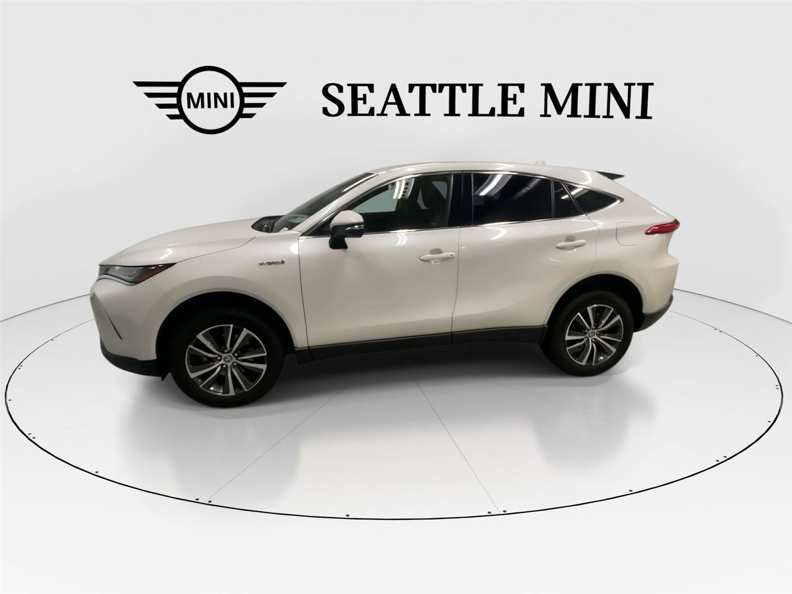 Used 2021 Toyota Venza LE w/ Carpet Mat Package (TMS) AWD/4WD image 6