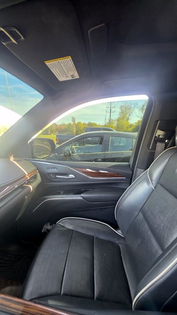 Used 2021 Cadillac Escalade Premium Luxury AWD/4WD image 15