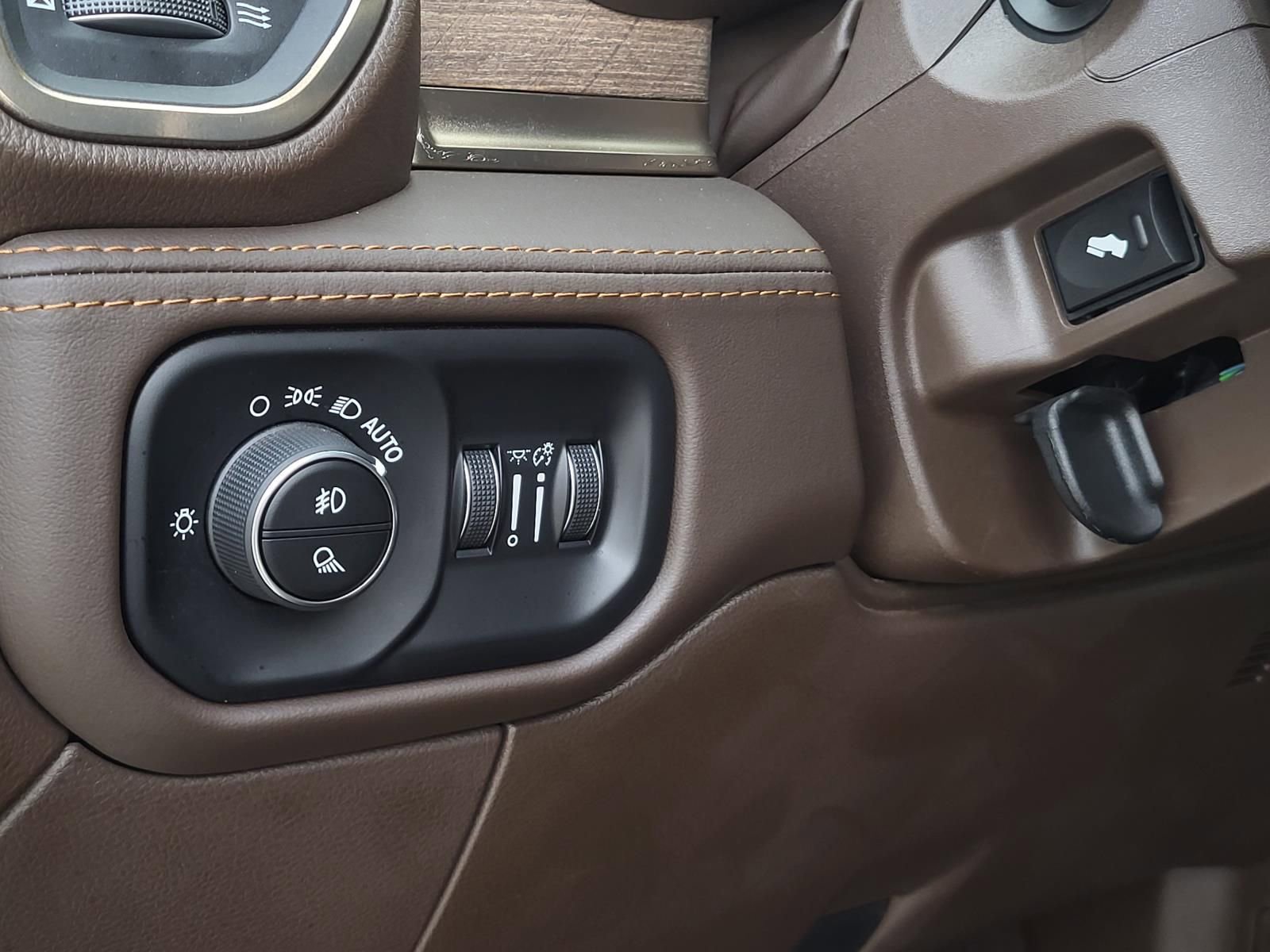 Used 2025 RAM 3500 Longhorn image 18