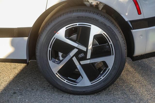 New 2026 Hyundai Ioniq 9 Calligraphy w/ Tow & Go Package AWD/4WD image 12