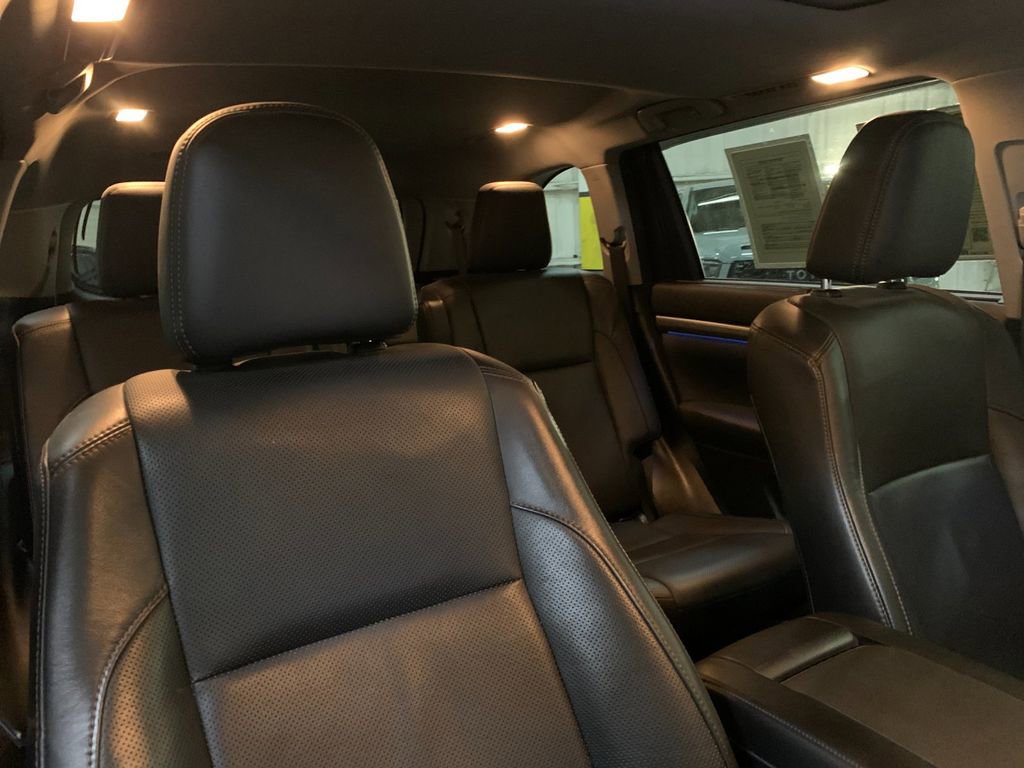 Used 2018 Toyota Highlander Limited image 21