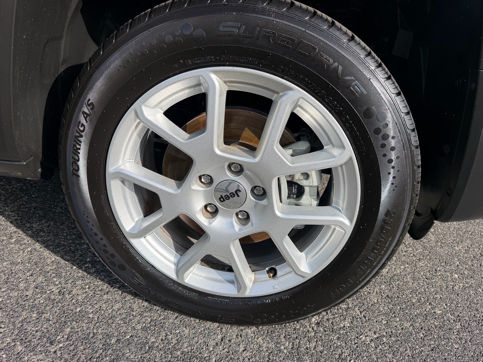 Used 2023 Jeep Renegade Latitude AWD/4WD image 19
