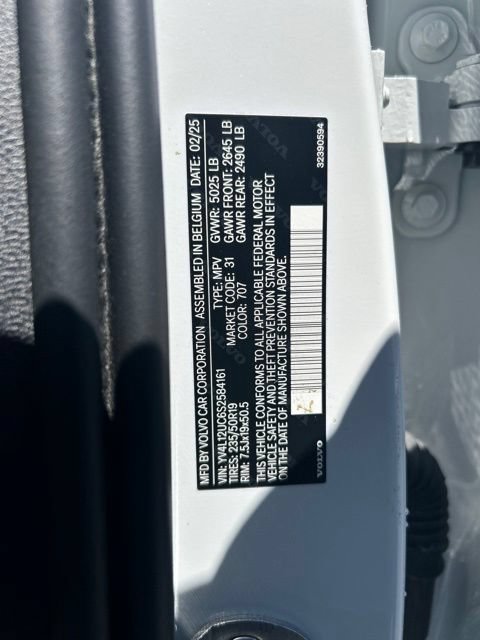Certified 2025 Volvo XC40 B5 Plus AWD/4WD image 29