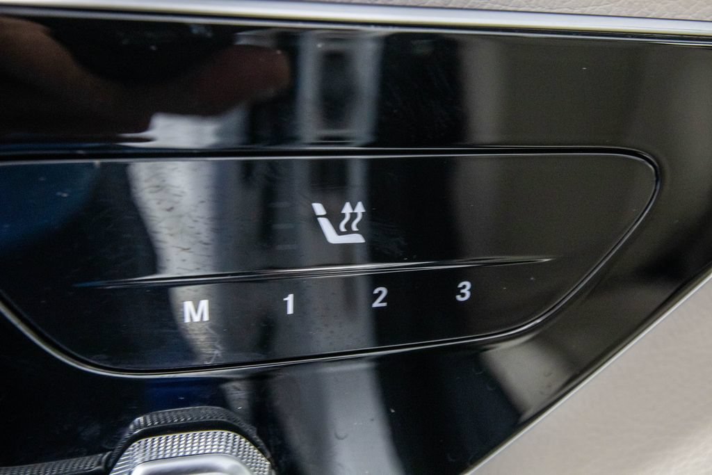 Used 2025 Mercedes-Benz GLC 300 image 26