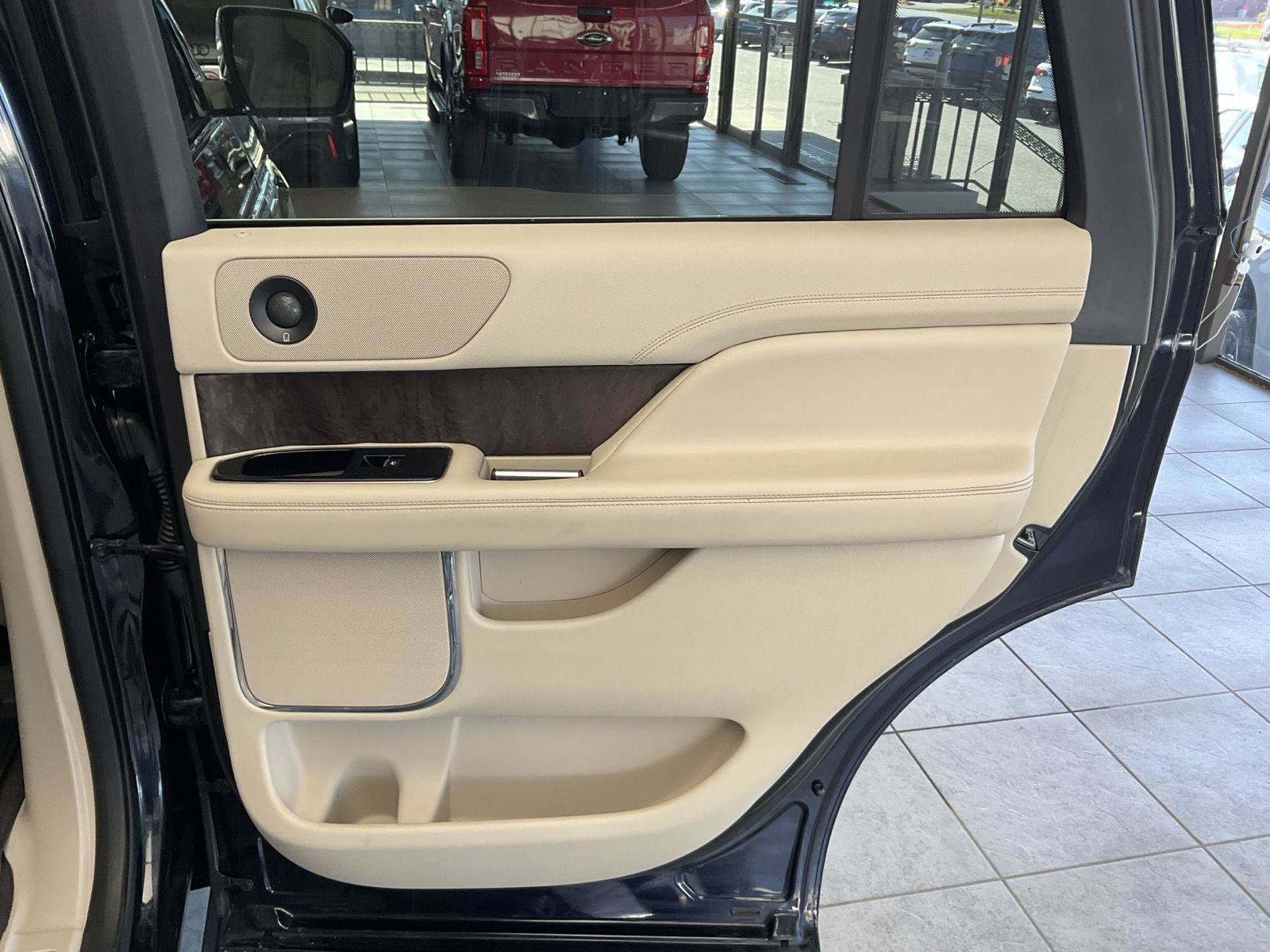 Used 2021 Lincoln Navigator Reserve AWD/4WD image 15