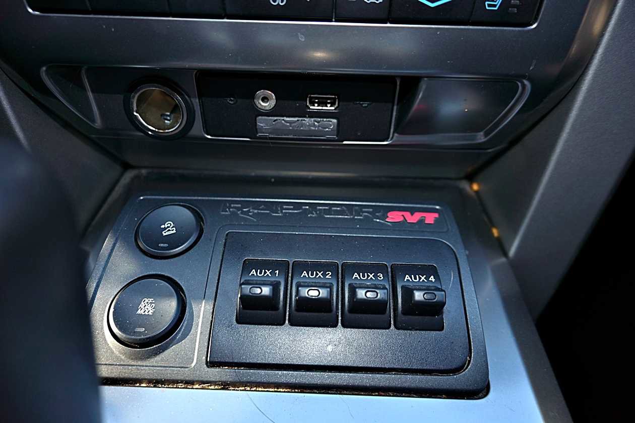 Used 2012 Ford F150 Raptor w/ Raptor Luxury Pkg image 29