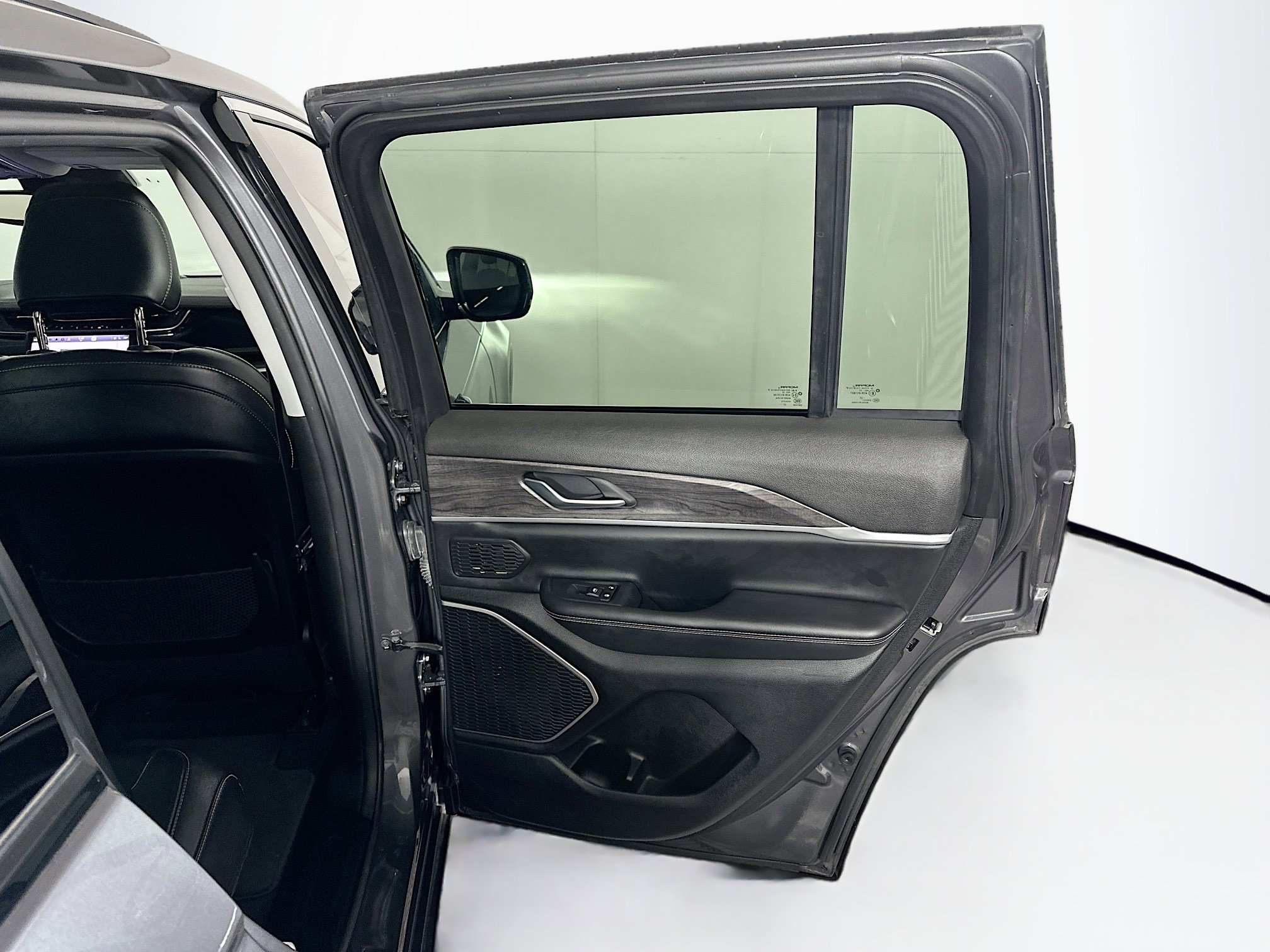 Used 2022 Jeep Grand Cherokee Limited 4xe image 33