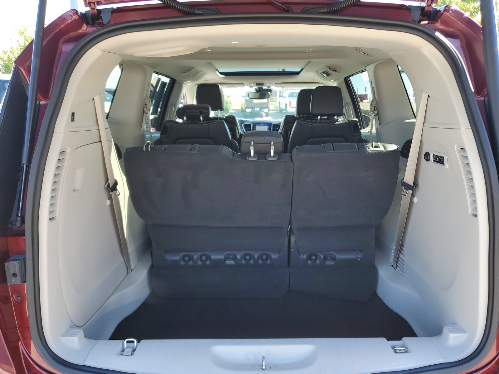 Used 2019 Chrysler Pacifica Limited FWD image 9