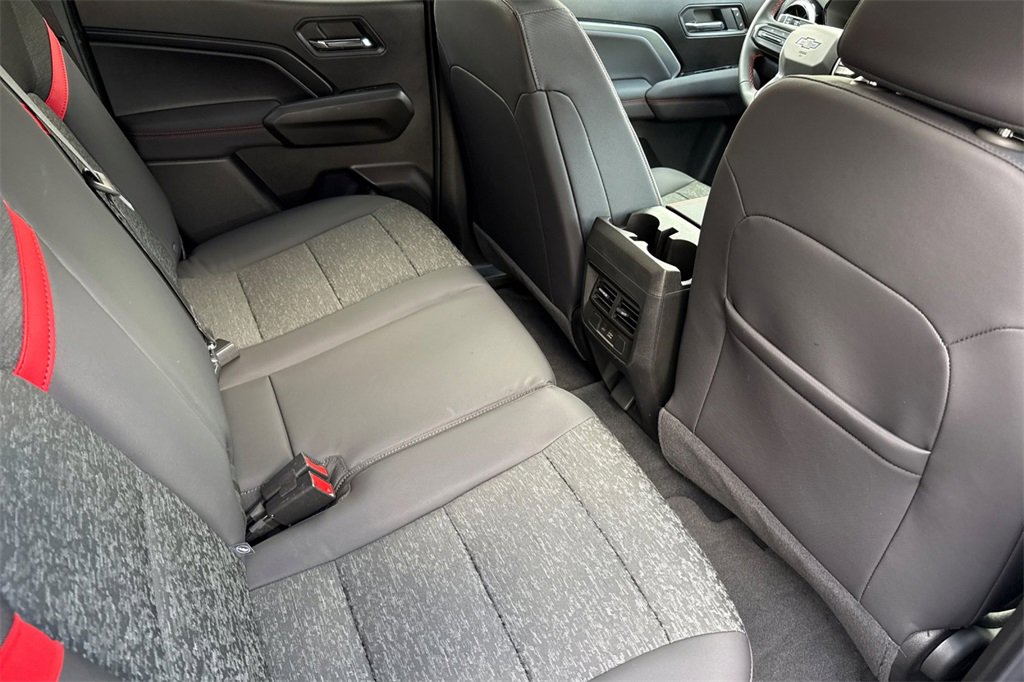 Used 2025 Chevrolet Colorado Z71 image 21