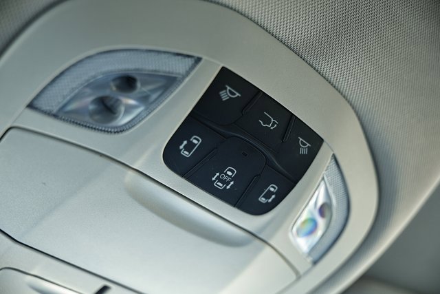 Used 2022 Chrysler Voyager LX image 40